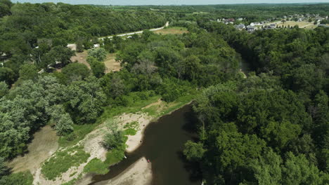 Río-Zumbro-Y-Alrededores-En-Oronoco,-Minnesota,-EE.UU.---Toma-Aérea-Con-Drones