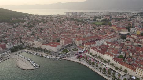 Panoramic-establishing-shot-of-downtown-Split,-Croatia