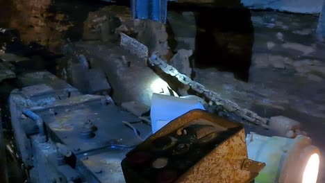 Abgelegen-Von-Riesigen-Wandschneide--Und-Schleifmaschinen-Im-Unterirdischen-Kohlemuseum-In-Estland,-Ida-Virumaa-Minenmuseum