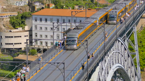 Viewing-of-the-Dom-Luís-I-Bridge-in-Porto,-Portugal