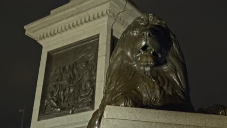 Famous-bronze-lion-in-Trafalgar-Square-at-night,-London-in-UK