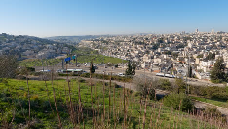 Cars-Driving-on-Outskirts-of-Jerusalem,-Holy-City-in-Israel
