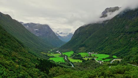 Aerial-towards-Videseter-among-the-cloud-covered-high-valleys-near-Hjelledalen,-Norway