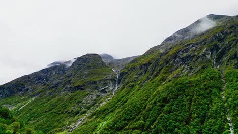 Luftaufnahmen-Entlang-Der-Hochtäler-In-Der-Nähe-Von-Hjelledalen,-Norwegen