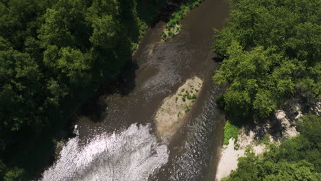 Aerial-bird's-eye-view-shot-of-Zumbro-river-in-Oronoco,-Minnesota,-dolly-out