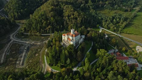 Aerial-View-Of-The-Trakoscan-Castle-In-Zagorje,-Croatia---drone-shot