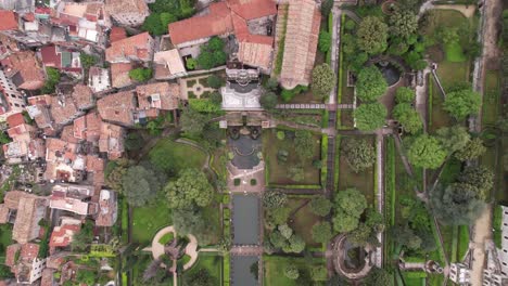 Top-down-Villa-d'Este-Renaissance-garden-and-water-feature-Aerial,-Italy