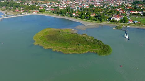 Small-Island-In-The-Seaside-Town-In-Neusiedl-am-See,-Austria