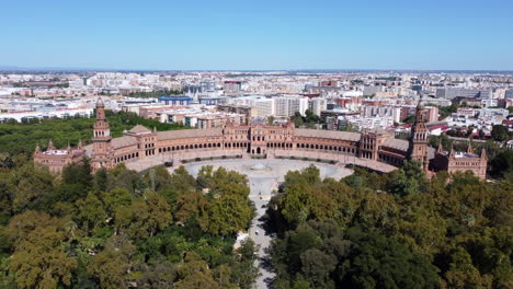 Aerial-View-Of-Historic-Plaza-de-Espana-And-Skyline-Of-Seville-In-Andalusia,-Spain