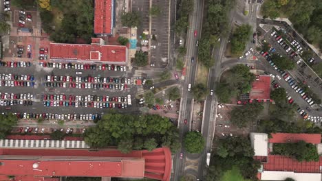 Hyperlapse-of-a-public-parking-lot-on-a-university-campus,-Mexico-City