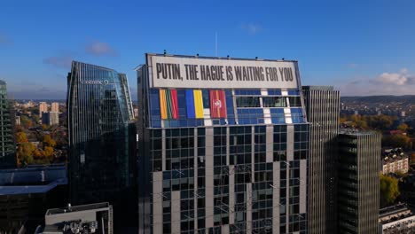 Impressive-anti-war-statement-against-Putin-and-Russia-on-office-building