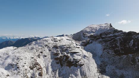 Luftaufnahme-Der-Schneebedeckten-Berge-Valmalenco-Und-Des-Gipfels-Cima-Fontana-In-Norditalien