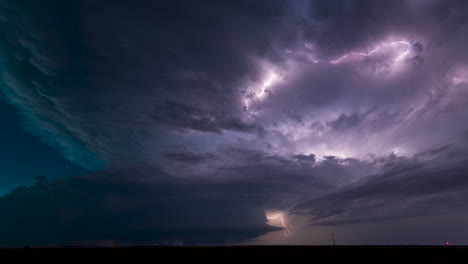 A-massive-supercell-churns-through-the-New-Mexico-landscape-after-dark