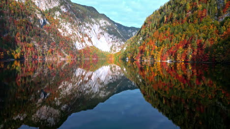 Autumn-Lake-Reflection:-Colorful-Mountain-and-Trees-in-Toplitz-Lake,-Austria