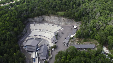 FirstBank-Amphitheater,-summer-day-in-Tennessee,-USA---Ascending,-tilt,-drone-shot
