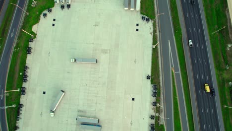 top-down-of-tandem-parking-lot-in-Turkey-Lake-Service-Plaza,-Orlando-Florida