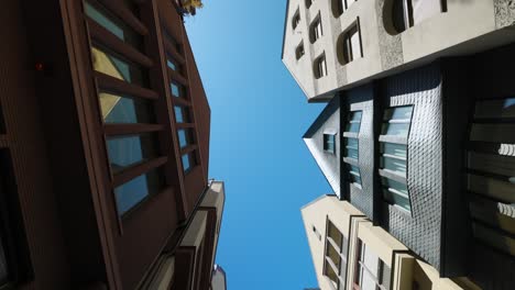POV-Looking-Up-At-Buildings-In-Römerberg,-Frankfurt
