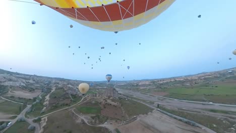 Ballonfahrt-über-Kappadokien,-Türkei,-Bunte-Luftballons,-Heißluftballonfahrt