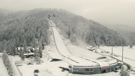 Skisprungschanze-Wielka-Krokew-–-Drohnen-Luftaufnahme-In-Zakopane