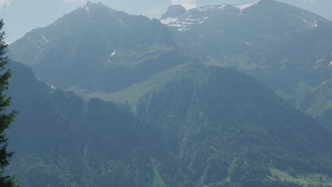 Vista-Panorámica-De-Las-Montañas-Alpinas-Suizas-En-El-Cantón-De-Glaris-En-Suiza