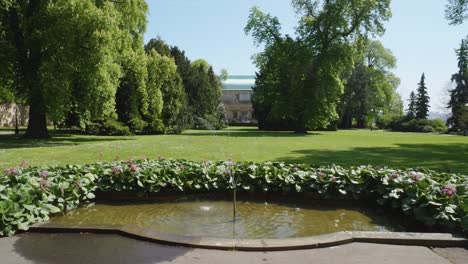 Malerischer-Kleiner-Brunnen-Im-Königlichen-Garten-Auf-Der-Prager-Burg-In-Prag,-Tschechische-Republik