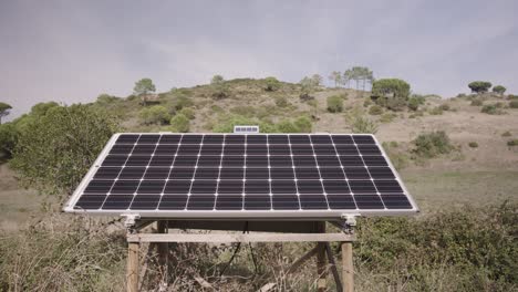 Wide-shot-of-solar-panels-in-field-on-farm