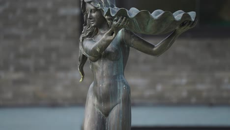 A-bronze-statue-of-a-young-woman-in-the-courtyard