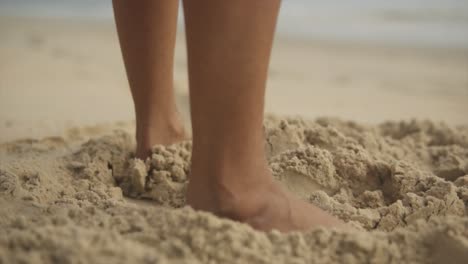 Cinematic-slow-motion-shot-of-female-feet-moving-through-fine-sand-on-the-beach-in-Goa,-India,-Slomo