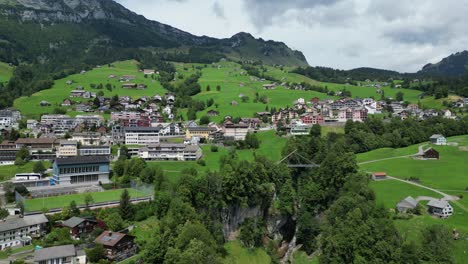 Charmantes-Dorf-Amden-In-Der-Schweiz,-Aufgenommen-Aus-Der-Luft