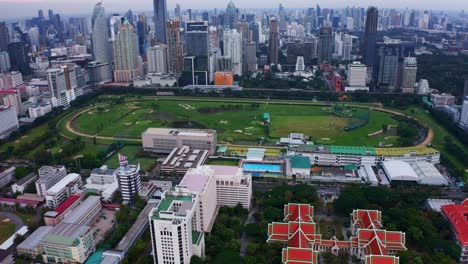 A-Breathtaking-Panorama-of-Bangkok's-Chulalongkorn-University-Near-RBSC-Golf-Driving-Range-and-Park,-Thailand-Aerial