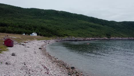 Cabins-On-The-Shore-Of-Leikvika-In-Flakstadvag,-Norway