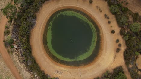 Fotografía-Cenital-De-Una-Distintiva-Laguna-De-Forma-Circular-En-Australia-Occidental