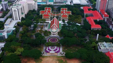 Vista-Aérea-De-Drones-De-La-Universidad-Chulalongkorn-En-El-área-Metropolitana-De-Bangkok,-Tailandia
