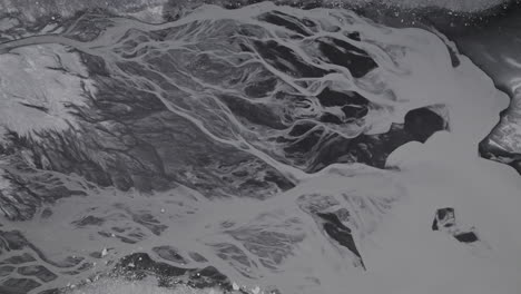 Luftaufnahme-Des-Gangapurna-See-Gletschers-In-Manang,-Nepal,-Annapurna-Region,-Die-Die-Auswirkungen-Der-Globalen-Erwärmung,-Den-Flussfluss-Und-Die-Schneeschmelze-Zeigt