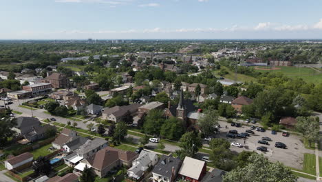 Aerial-pullback-reveals-panoramic-view-of-suburban-neighborhood-lush-and-green,-canada
