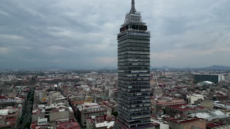 Discovering-downtown-from-above,-Torre-Latinoamericana-Aerials,-Mexico-City,-Mexico