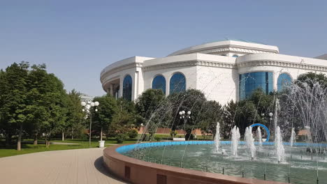 Nationalbibliothek-Von-Usbekistan,-Taschkent