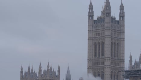 Palace-of-Westminister,-London,-cinematic-tilt-up-establisher-on-a-cloudy-day