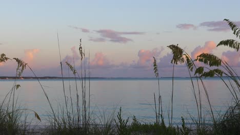 Sonnenaufgang-In-Der-Hoopers-Bay-Auf-Exuma-Auf-Den-Bahamas
