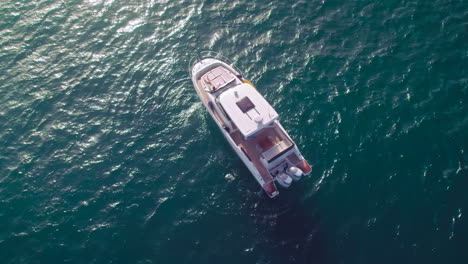 Aerial-birdseye-view-of-motorboat-on-the-calm-ocean-waves