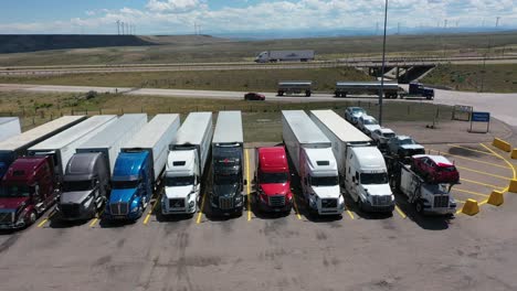 row-of-trucks-lined-up-at-travel-stop