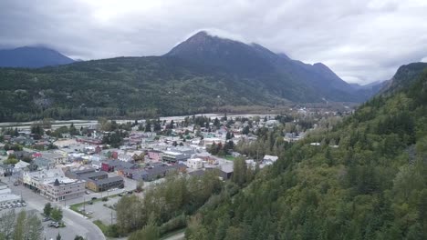 Skagway,-AK,-Aerial,-North-Facing-tracking-left-from-mountain