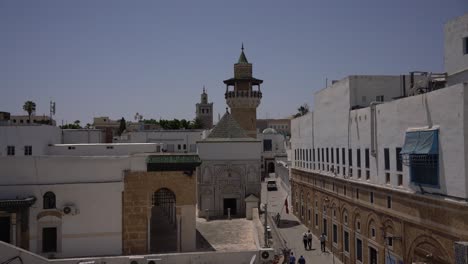Scenic-skyline-view-overlooking-the-Minaret-of-Ez-Zitouna-Mosque-and-Medina-of-Tunis,-Tunisia