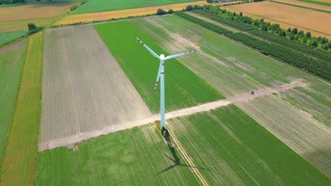 Panoramablick-Auf-Windpark-Oder-Windpark,-Mit-Hohen-Windkraftanlagen-Zur-Stromerzeugung-Mit-Kopierraum
