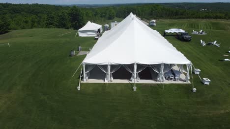Aerial-shot-of-wedding-tent