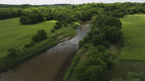River-With-Kayaks-In-Oronoco,-Minnesota,-USA---aerial-shot