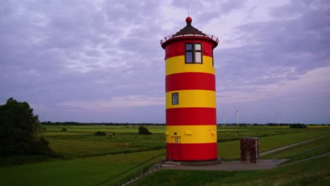Red-and-yellow-lighthouse-in-the-north-of-Germany-in-front-of-a-flat-landscape