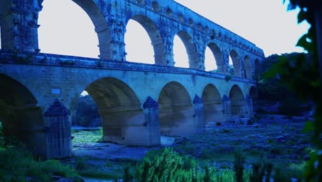Bridge-of-historic-Roman-buildings-in-France-in-sunshine