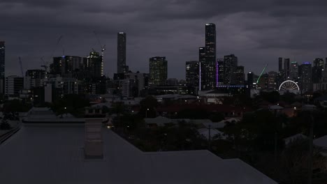 Dunkelheit-Senkt-Sich-über-Die-Riesige-Stadt-Brisbane,-Australien