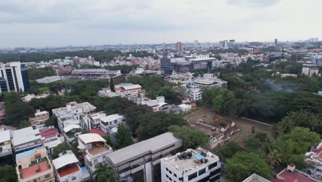 Video-Aéreo-De-Bengaluru-Es-La-Capital-Del-Estado-De-Karnataka,-En-El-Sur-De-La-India.